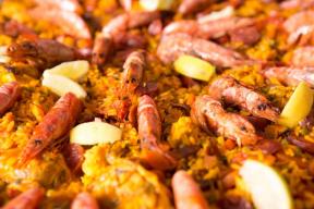 La paella ou fideua poulet gambas